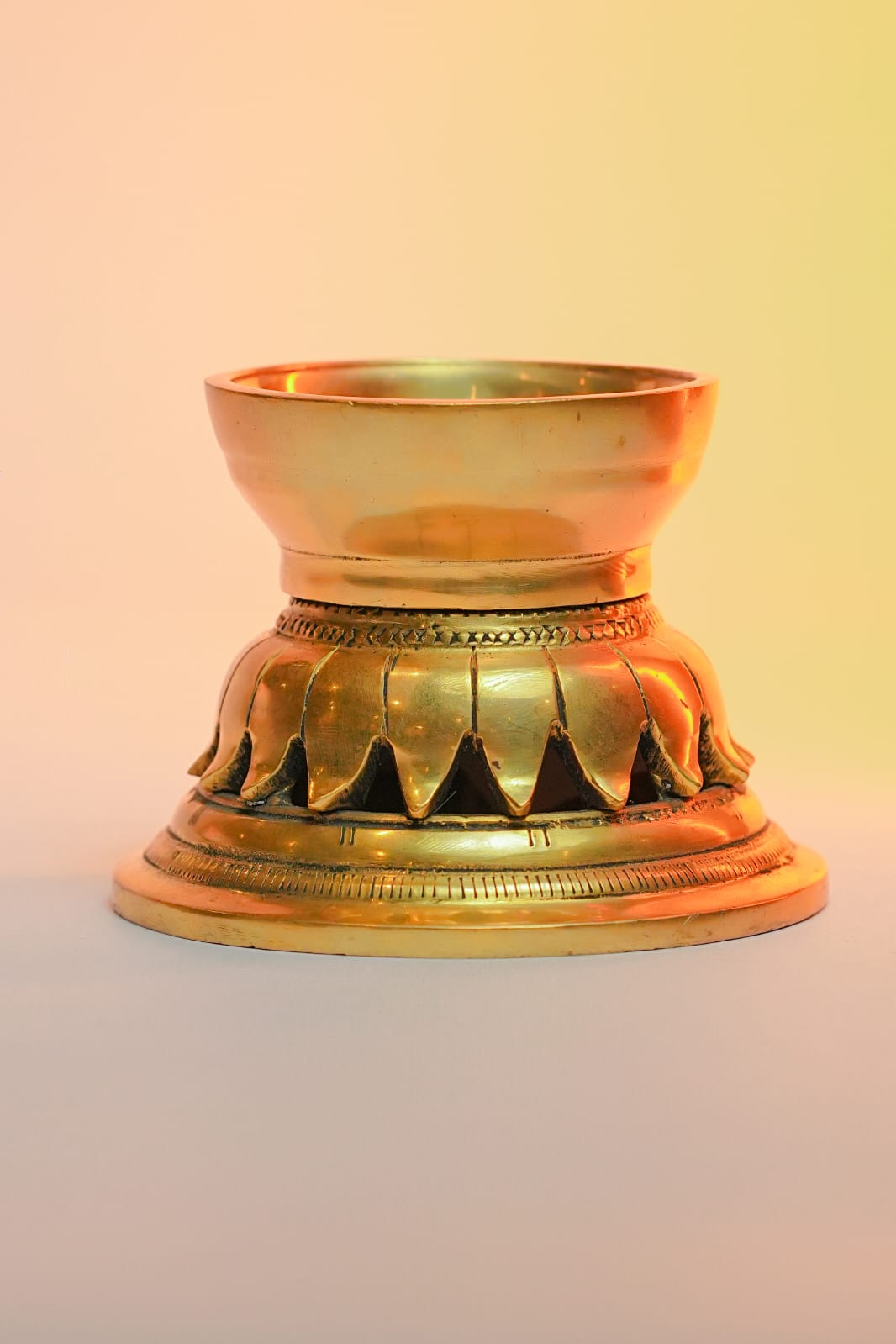 BRASS NILAVILAKKU BASE